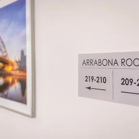 Arrabona 3* גיור